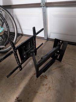 Swivelling Outdoor TV Mount