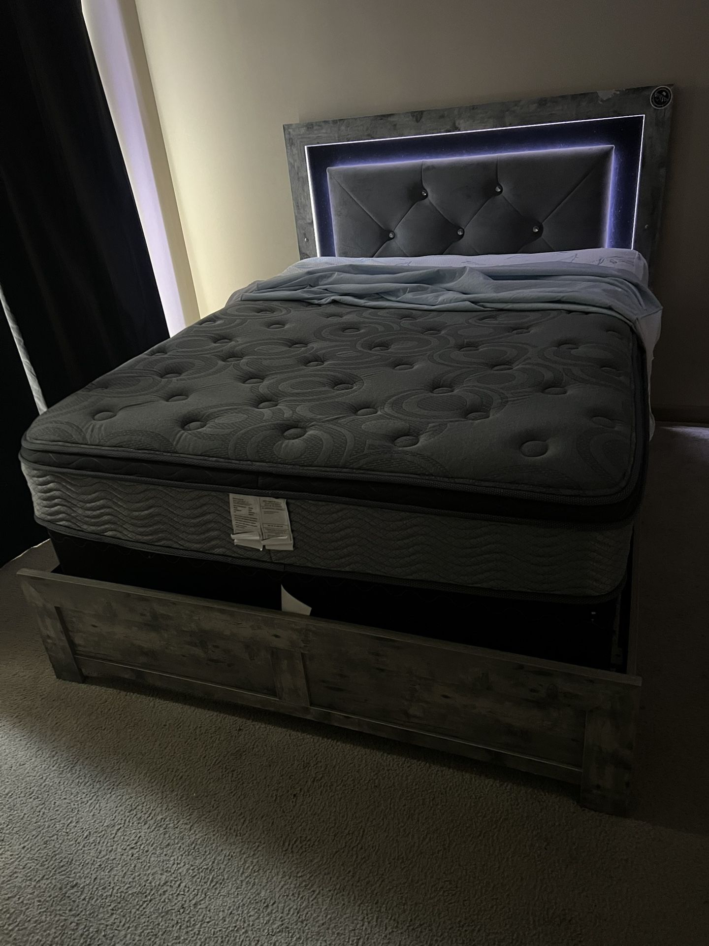 QUEEN BED + DRESSER SET MOVING SALE!