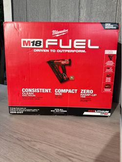 Milwaukee M18 FUEL 18-Volt Lithium-Ion Brushless Cordless Gen II 15-Gauge Angled Finish Nailer Kit