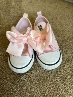 Toddler pink converse shoes