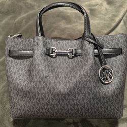 Micheal kors Carson Medium Signature Logo Satchel