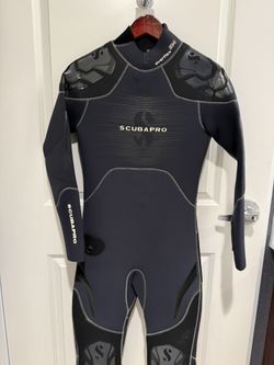 Scuba Pro 5/4 Wetsuit NIB Size Men’s Small