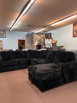 🔥Flash Deal🔥Brand New Pull out bed Sectional Couch with Storage Chaise $1599, payment available, Delivery Available
