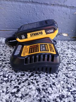 BATTERY AND CHARGER DEWALT 