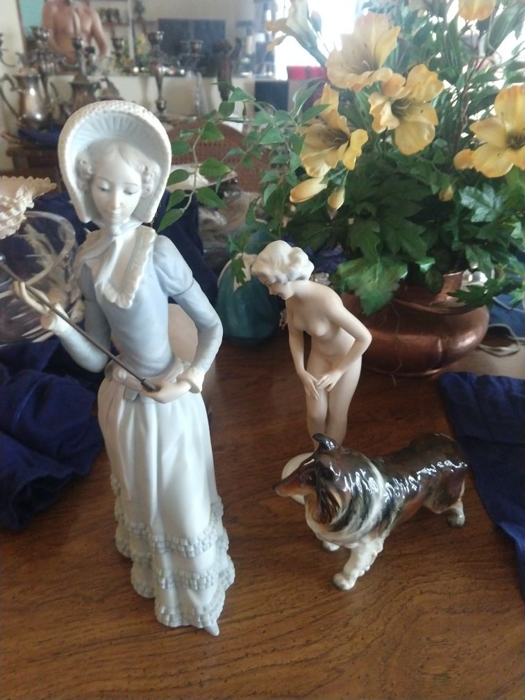 Various, collectable statues