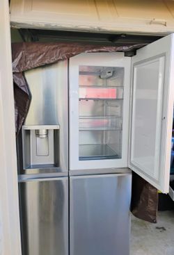 LG Refrigerator (Like New)