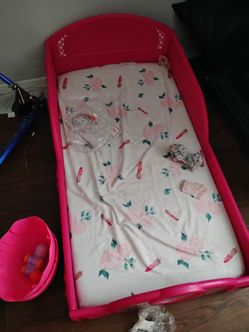 Toddler Minnie bed with mattress