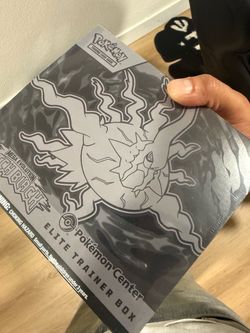 Pitch black etb Pokémon Center