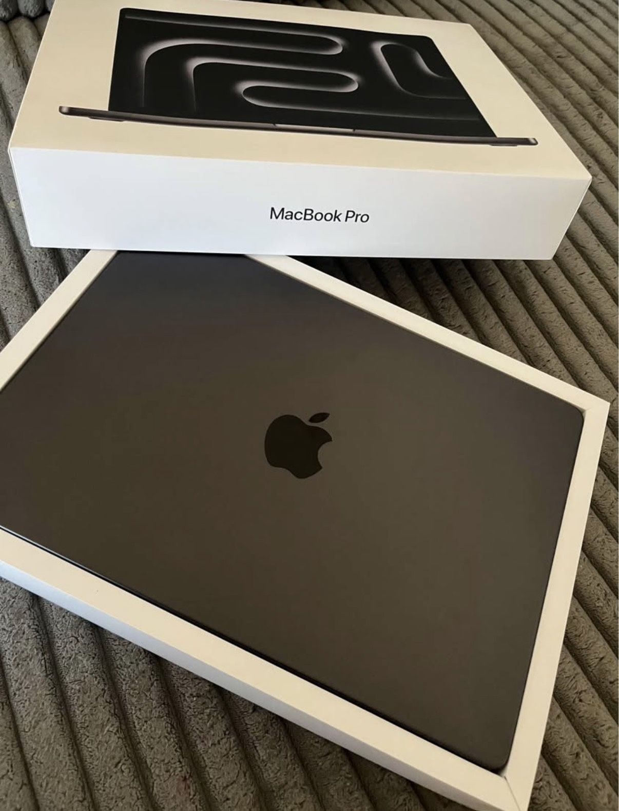 2024 MacBook Pro M4 Pro (14” / 24GB / 1TB) – READ DESCRIPTION