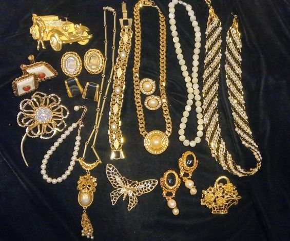 High End Vintage Costume Jewelry 