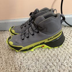 Brand New Salomon Cross Hike 2 Size 9