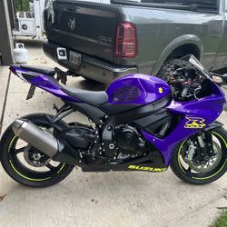 🔥 2023 Suzuki GSX-R 600 – Custom Wrapped – Only 1,500 miles! 🔥