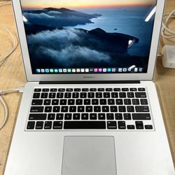 APPLE MACBOOK AIR 13” 2017 i5 8GB RAM 128GB W/ CHARGER SELLING FOR $199‼️