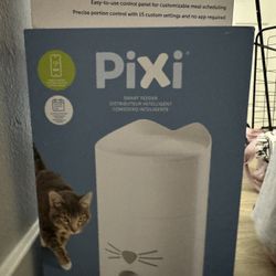 Pixi Smart Feeder Cat Or dog