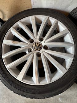 VW Alloy Wheel with Yokohama Advan S20 Tire
