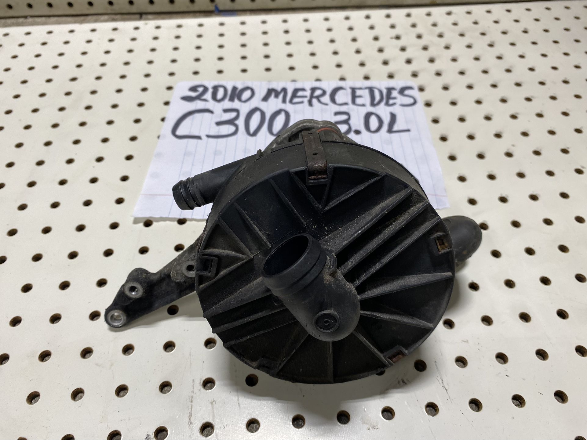 Air Pump For 10 Mercedes C300 
