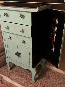 Beautiful Green Wooden Jewelry Box – Great  condition – $40