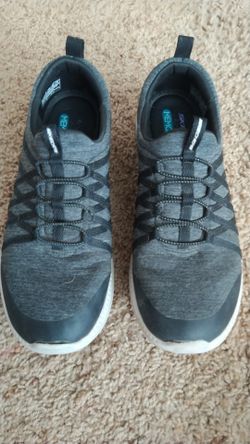 Women's Skechers Memory Foam Size 9