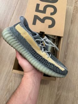 Yeezy 350 Ash Blue Size 9.5 