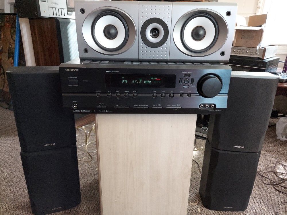 Onkyo HT-R540 RECEIVER & Surround Speakers