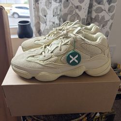Yeezy 500 “Supermoon Yellow” size 10.5