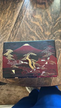 Jewelry box