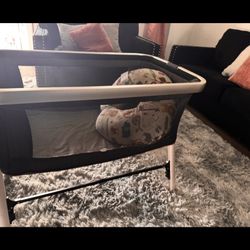 Baby bassinet- Used 