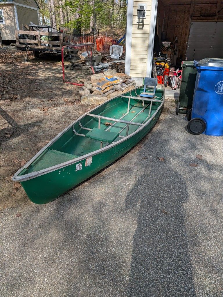 15-Ft Canoe For Cheep