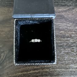 10k gold engagement ring with diamonds