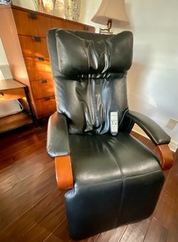 Massage reclining chair