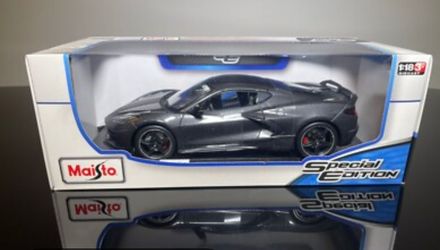 Maisto 2020 Chevrolet Corvette Stingray Coupe Z51  Metallic Gray Diecast Car 1:18 Diecast