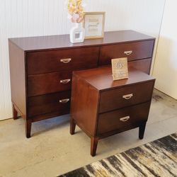 BEAUTIFUL DRESSER SET 