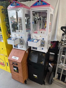 Mini claw machines