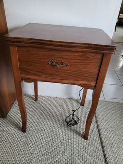 Queen Anne Sewing Machine Cabinet Table (Include Sewing Machine)