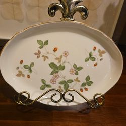 Wedgwood “Wild Strawberry” Oval Serving Dish – Made in England
