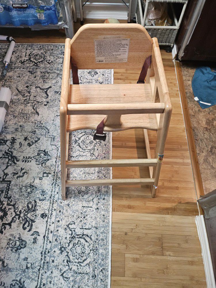 Kid Chair Winco CHH-104 29 3/4" Stackable Wood High Chair w/ Waist Strap, Walnut

