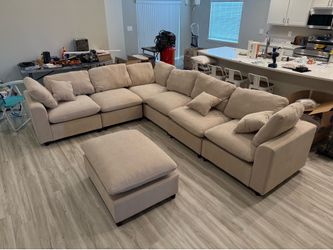 Sectional modular couch( BRAND NEW)