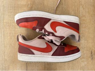 Kids Nike size 5