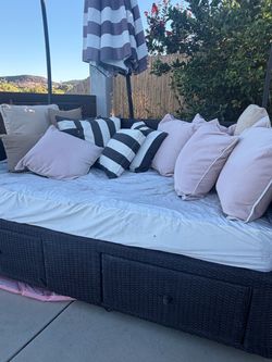 Free!! Outdoor Bed