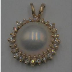 14KT YELLOW GOLD PEARL W DIAMONDS  APPROXIMATELLY 0.50-0.75 PENDANT 4.9 GRAMS . 870350-2.  