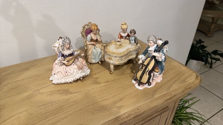 Ceramic musical box plus three more pieces