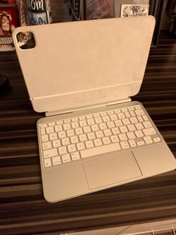 Apple Magic Keyboard for Apple iPad Pro 11 inch-  m4 and m5