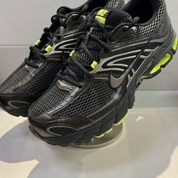 NIKE AIR MAX MOTO 2K “BLACK VOLT”