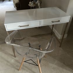 Living Spaces Desk And Chair