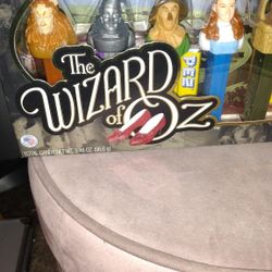 I Have This Very Nice Brand New Never Opened Wizard Of Oz Pest Collection $20 Firm No Less I Only Ask When You're Ready To Come Local And Cash Pick Up