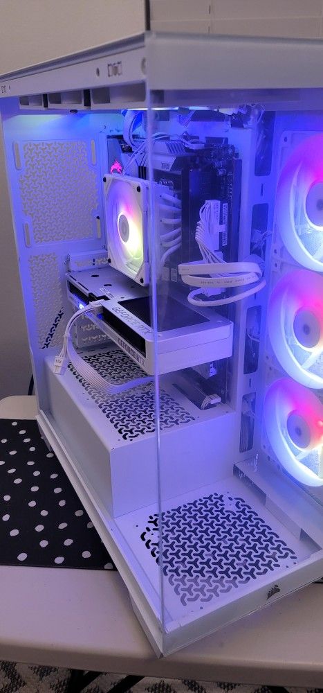 MSI MPG Z790 Edge,i7-13700K,64GB DDR5,2TB NVMe,Corsair 3500X Case 7 ARGB Fans with Controller,850W PSU,GIGABYTE AERO GeForce RTX 5060 Ti 16GB