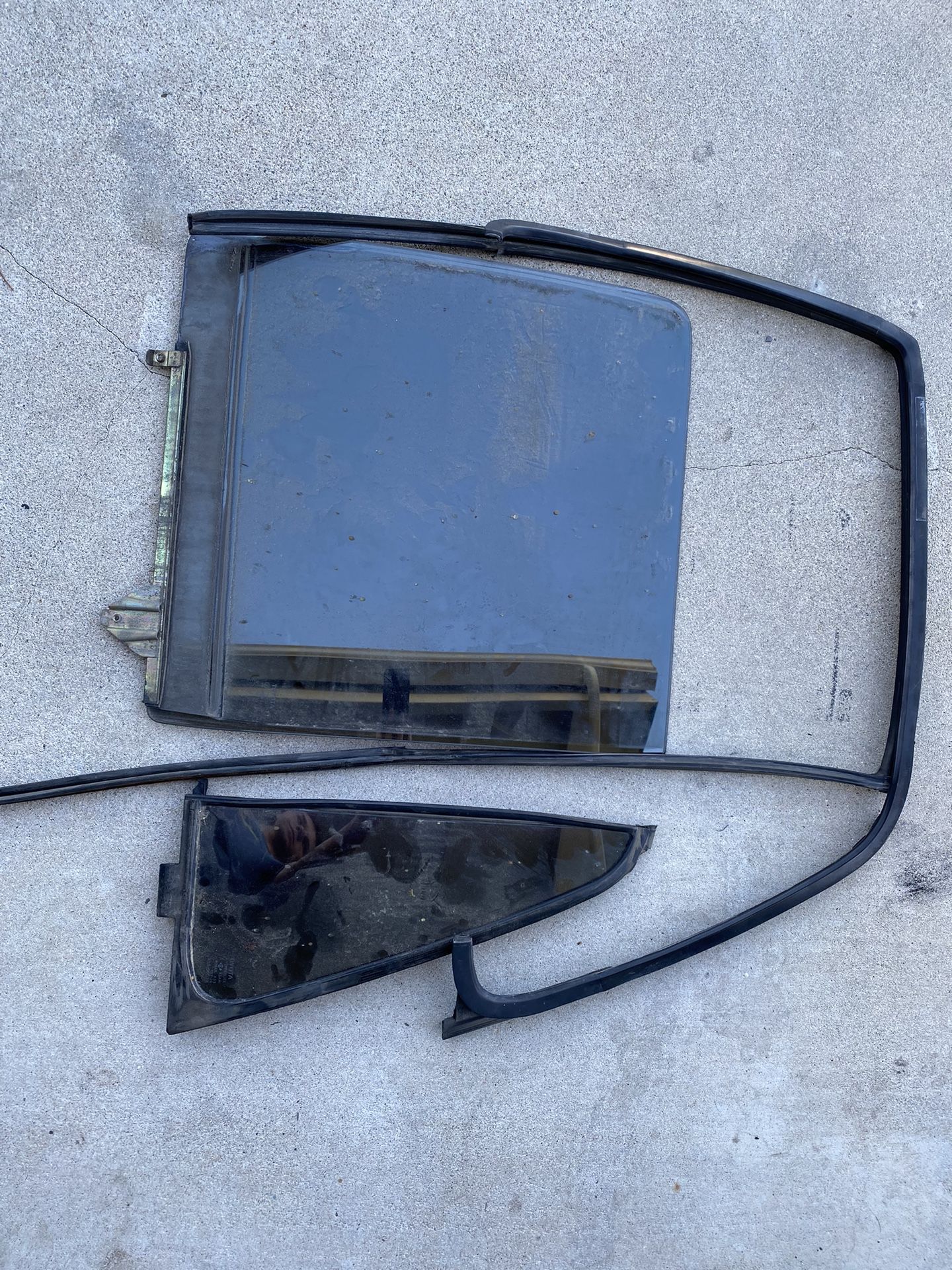 1990 4Runner Driver Side Rear Glass