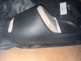 Men’s black ys 01 slides size 8 & 11