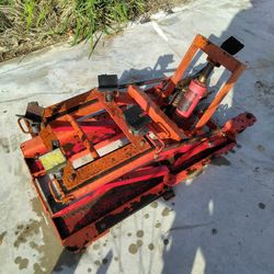 $65 Larin ATV/ motorcycle jack