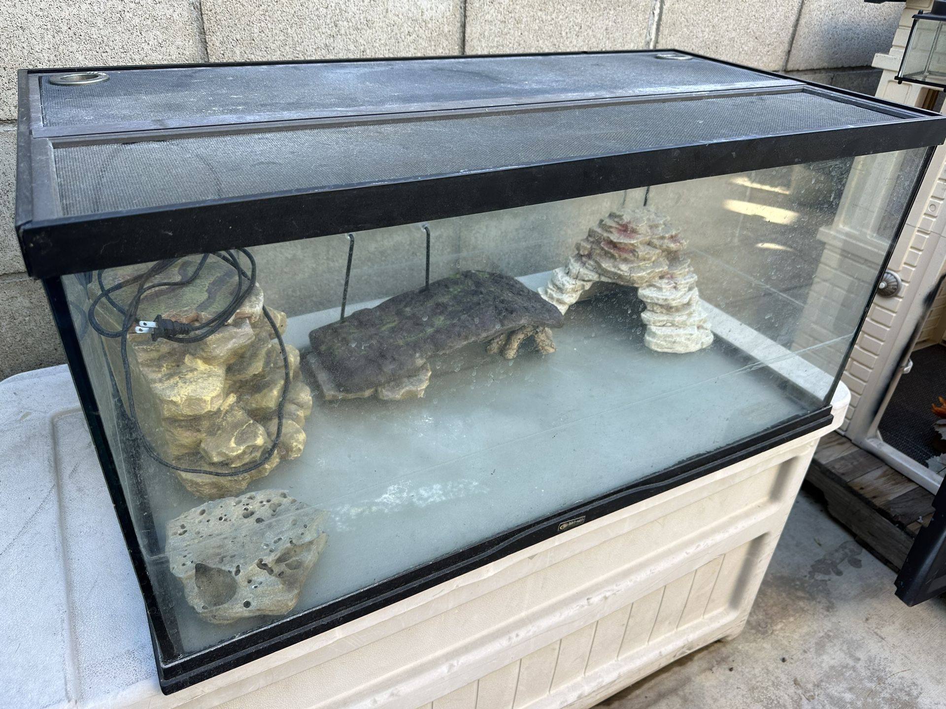 Fish/Turtle Tank With Accessories
